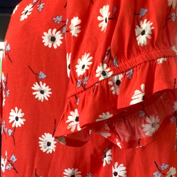 NWT Elodie Red & White Floral Print Blouse - Picture 2 of 5